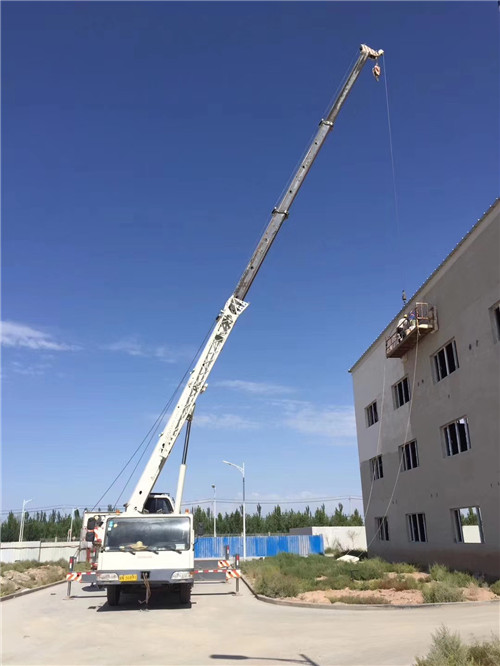 镜湖区“轻装强干”—— 吊车的 “轻量化臂架” 技术